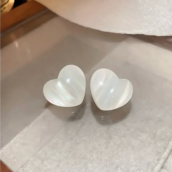 Pearlescent Heart Opalescent Luminescent Flirty Feminine Girly Love Romance Stud - Picture 4 of 7